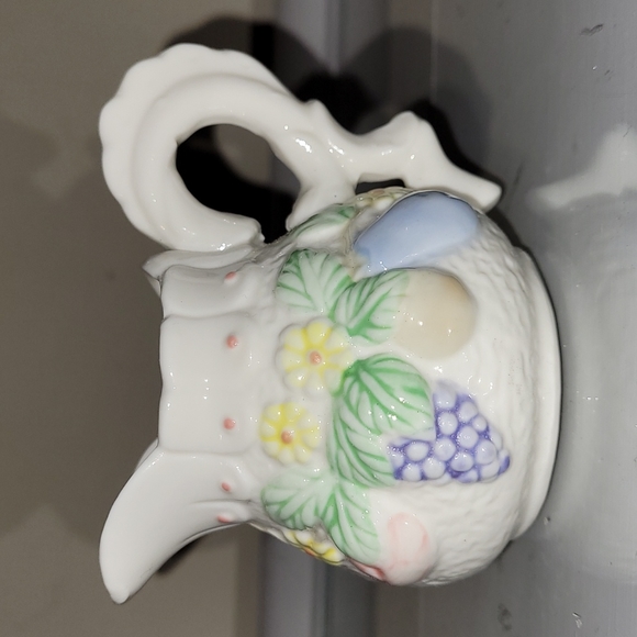 Vintage Porcelain Sugar and Creamer Set - Picture 9 of 15